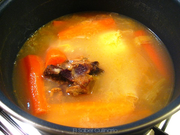 caldo de jamon y verduras para sopa
